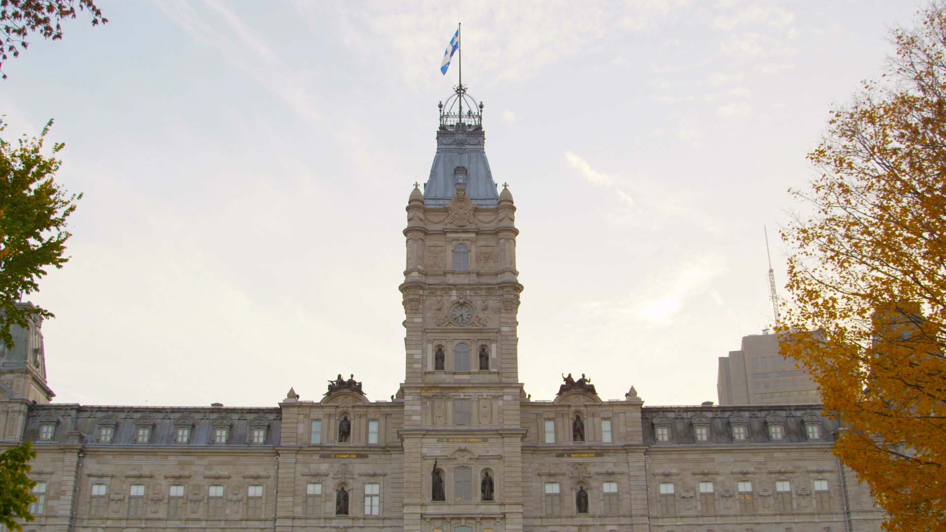 Les pouvoir des gouvernements fédéral et provinciaux en temps de ...